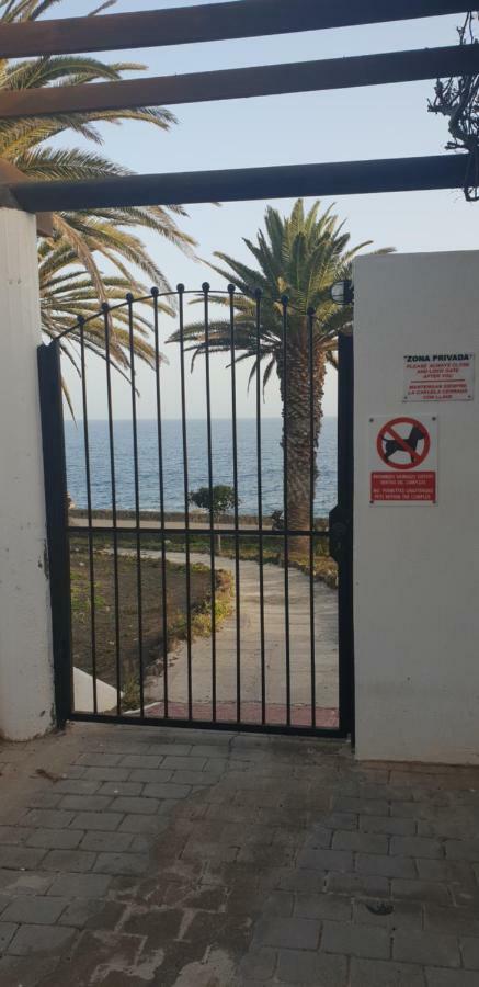Casa A Primera Linea De Mar Costa Teguise Exteriör bild
